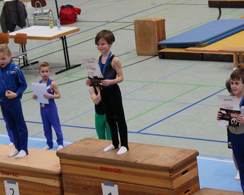 Erfolgreicher Auftakt beim 2-Hallen-Cup – Silber und Bronze für unseren Kadernachwuchs!